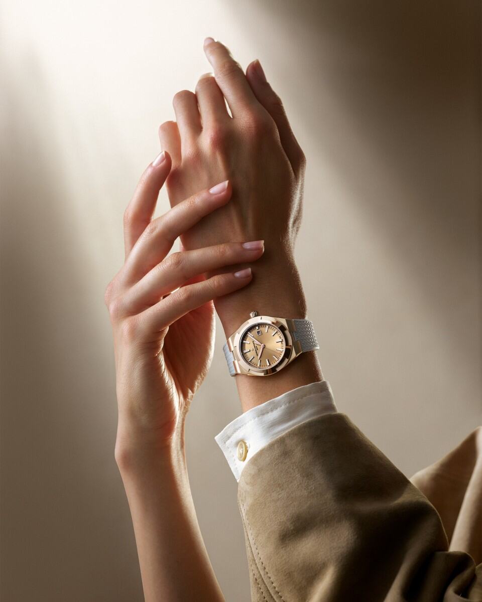  - Image - Watch - Overseas self-winding - 34.5 mm Pink Gold with Alligator leather, Rubber, 18K pink gold straps