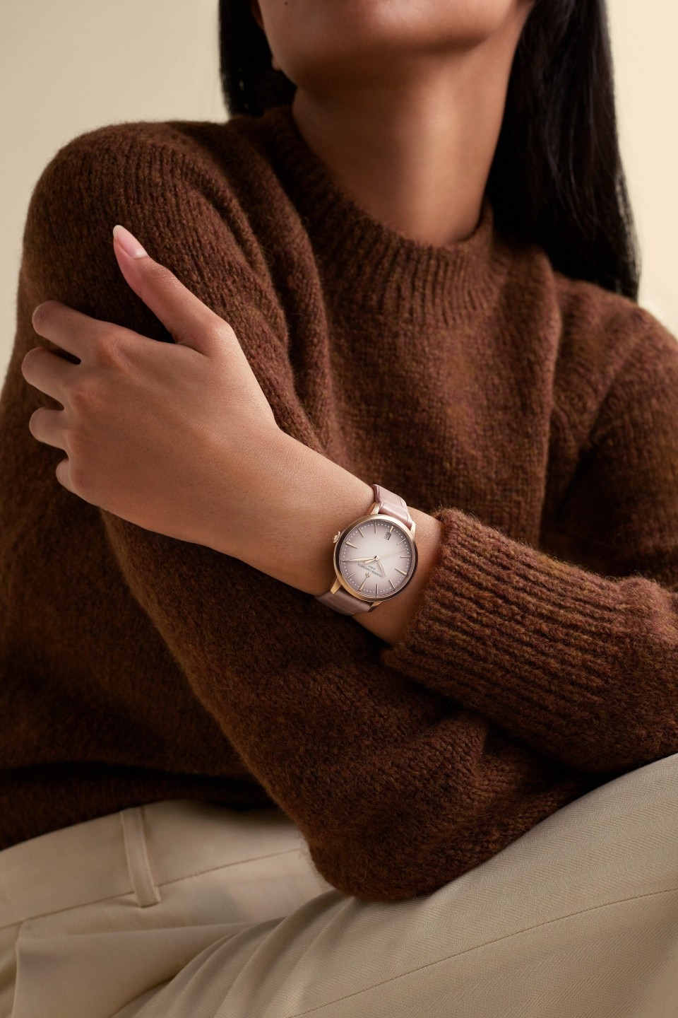 - Lifestyle product photo - Watch - Patrimony self-winding - 36.5 mm Pink Gold with Alligator leather strap