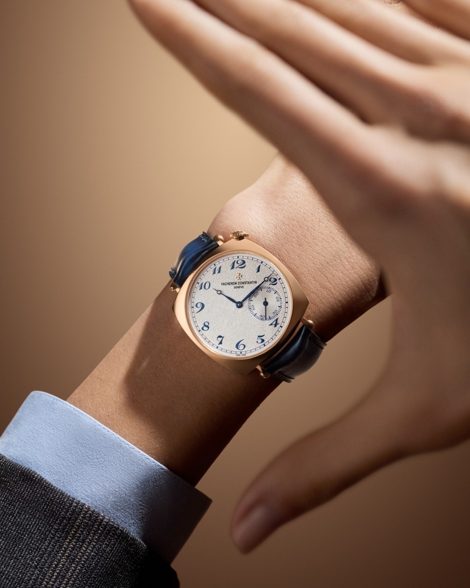 Alternative view - Lifestyle product photo - Watch - Historiques American 1921 - 36.5 x 36.5 mm Pink Gold with Calfskin leather strap