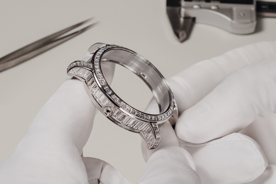 Other view - Packshot - Watch - Traditionnelle tourbillon high jewellery - 41 mm White Gold with Alligator leather strap