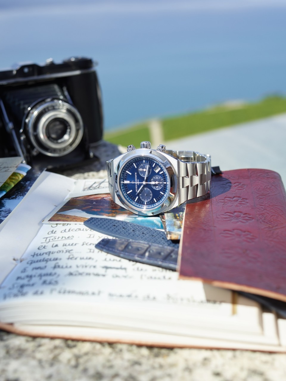 Other view - Lifestyle product photo - Watch - Overseas chronograph - 42.5 mm Steel with Grained calfskin leather, Rubber straps
