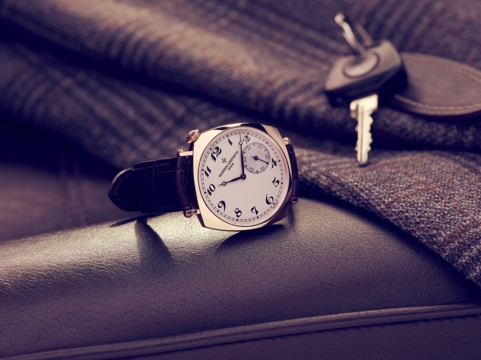 Other view - Lifestyle product photo - Watch - Historiques American 1921 - 40x40 mm Pink Gold with Alligator leather strap