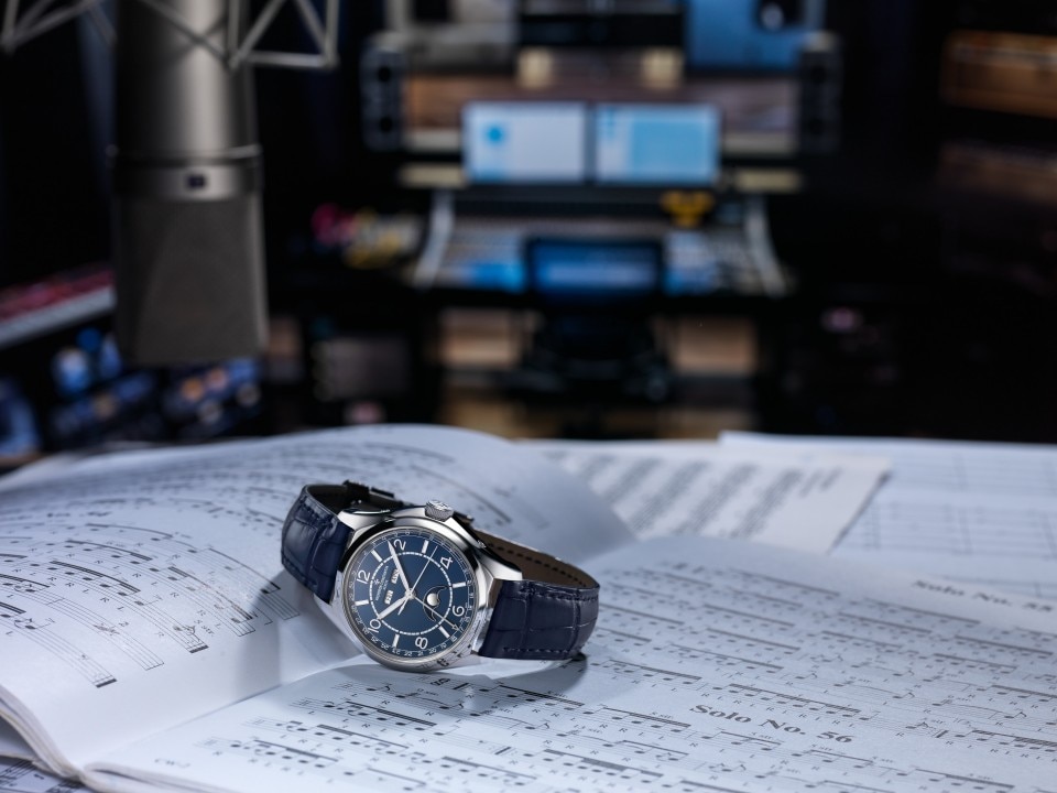 Other view - Lifestyle product photo - Watch - Fiftysix complete calendar - 40 mm Steel with Alligator leather strap