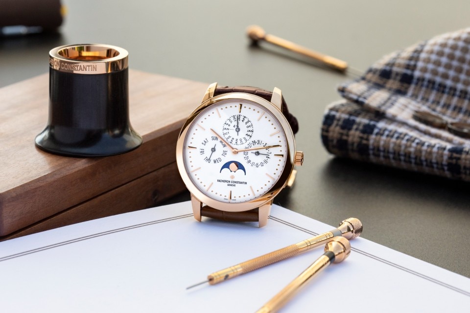 Other view - Lifestyle product photo - Watch - Patrimony perpetual calendar ultra-thin - 41 mm Pink Gold with Alligator leather strap