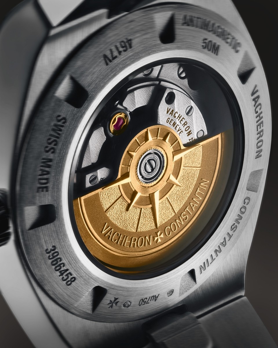 3/4 view - Image - Watch - Overseas self-winding high jewellery - 35 mm White Gold with Alligator leather, Rubber, White Gold straps