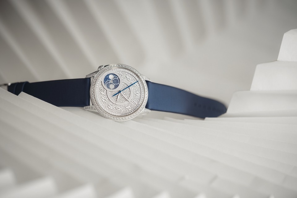 Other view - Lifestyle product photo - Watch - Égérie moon phase - 37 mm White Gold with Alligator leather, Satin-effect calfskin leather straps