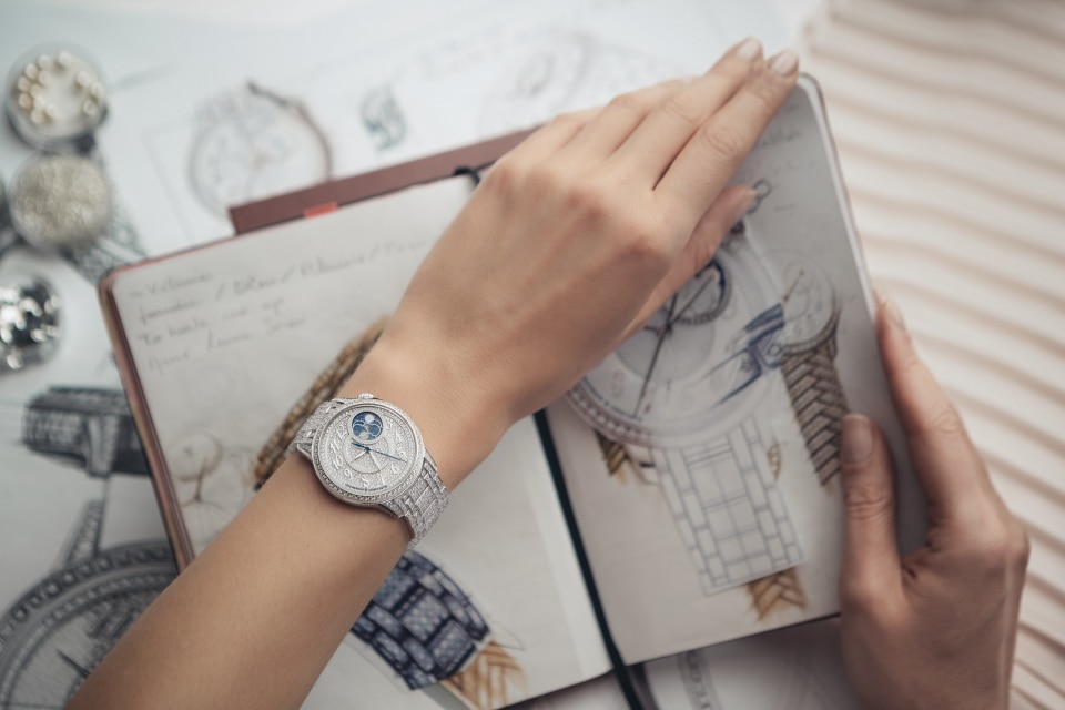 其他视图 - 生活风格作品照片 - 腕表 - Égérie伊灵女神系列月相 - 37毫米 白金 隽永 白金 表带