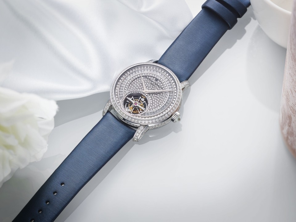 Other view - Lifestyle product photo - Watch - Traditionnelle tourbillon jewellery - 39 mm White Gold with Satin, Alligator leather straps