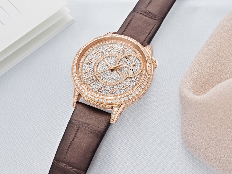 Other view - Lifestyle product photo - Watch - Égérie self-winding - 35 mm Pink Gold with Alligator leather, Satin straps