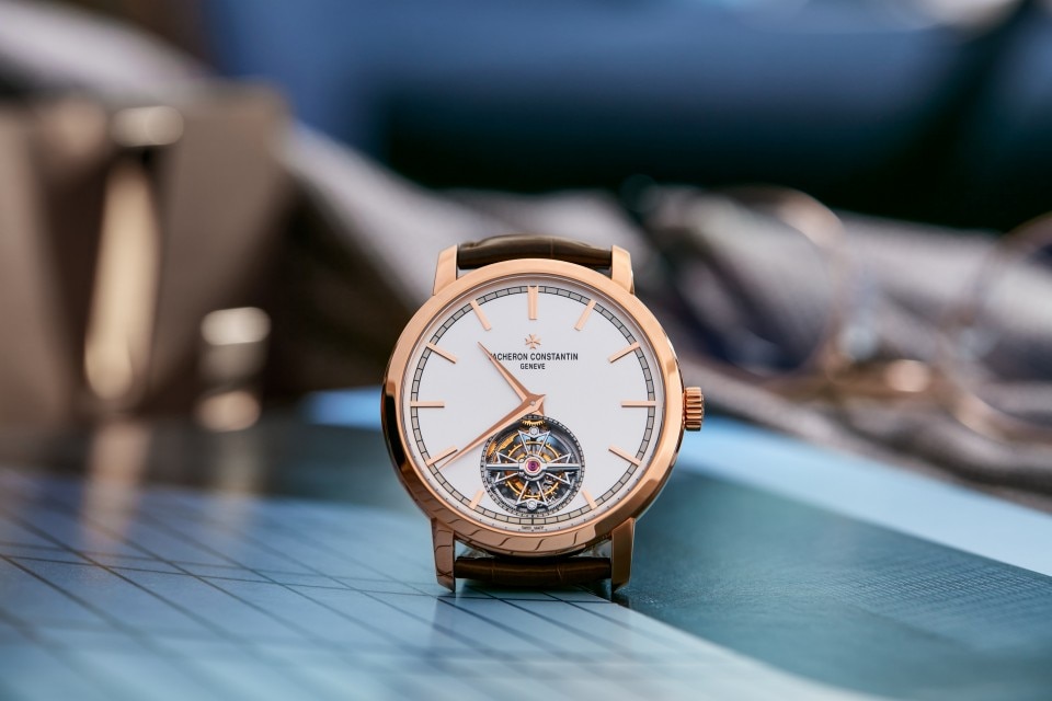 Other view - Lifestyle product photo - Watch - Traditionnelle tourbillon - 41 mm Pink Gold with Alligator leather strap
