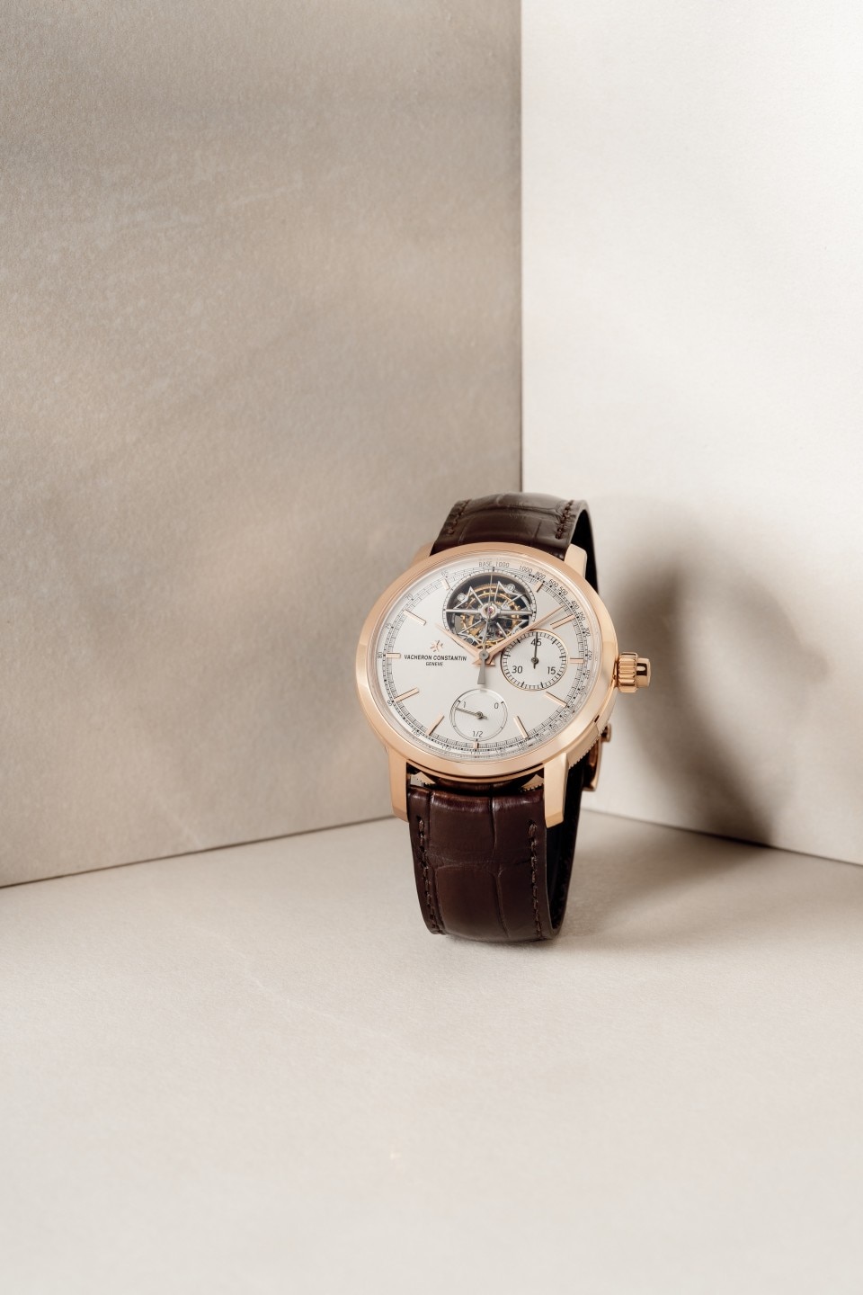 Other view - Lifestyle product photo - Watch - Traditionnelle tourbillon chronograph - 42.5 mm Pink Gold with Alligator leather strap