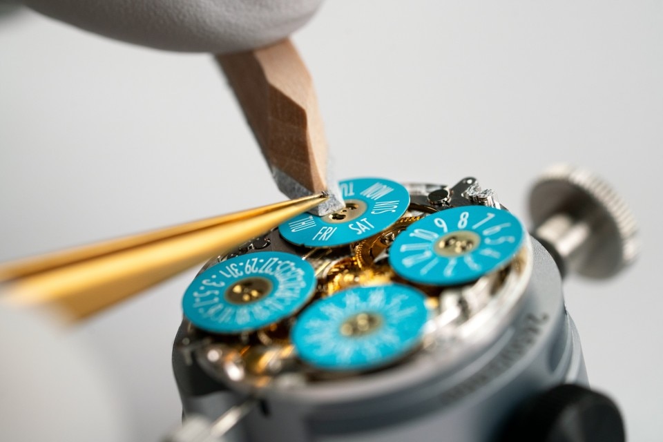 Other view - Lifestyle product photo - Watch - Métiers d'Art Tribute to great civilisations - Lion de Darius - 42 mm Pink Gold with Alligator leather strap