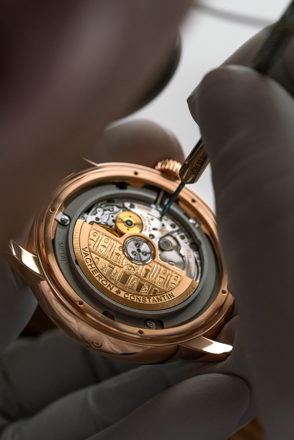 其他视图 - 生活风格作品照片 - 腕表 - Métiers d'Art艺术大师系列Tribute to great civilisations致敬伟大文明腕表 - 狮身人面像 - 42毫米 粉红金 隽永 鳄鱼皮 表带