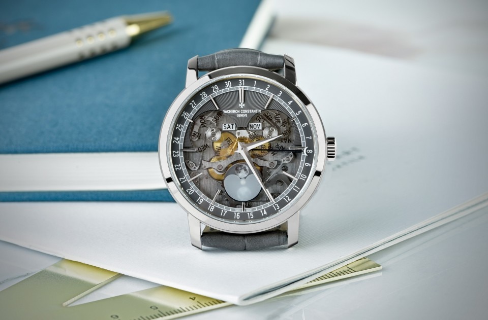 Other view - Lifestyle product photo - Watch - Traditionnelle complete calendar openface - 41 mm White Gold with Alligator leather strap