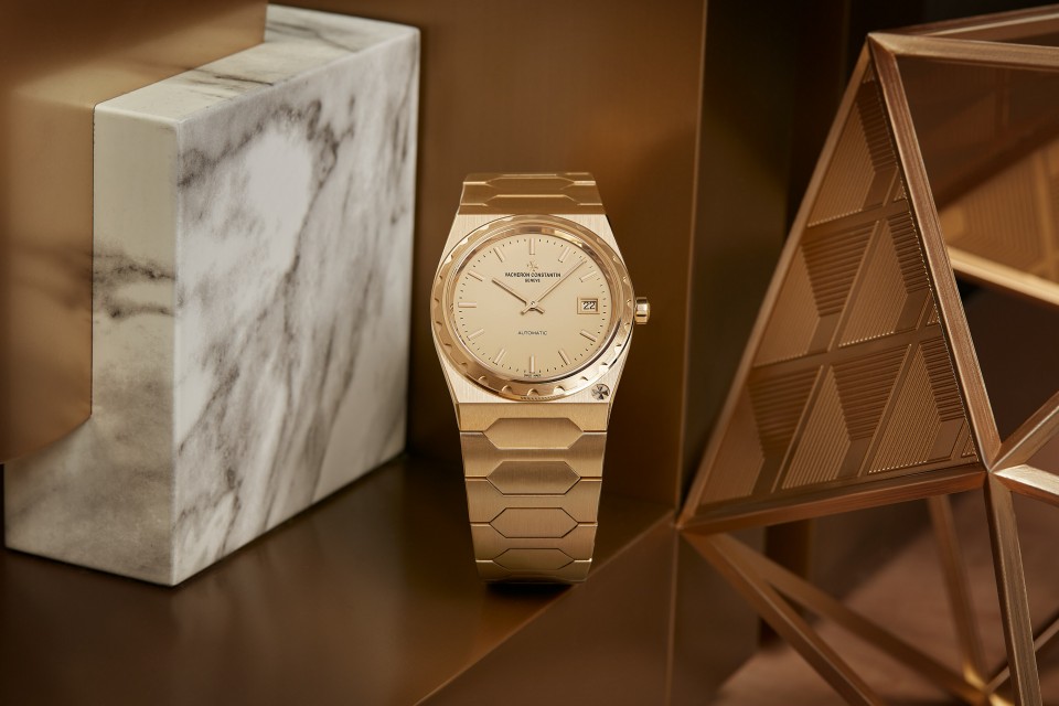 Other view - Lifestyle product photo - Watch - Historiques 222 - 37 mm Yellow Gold with strap