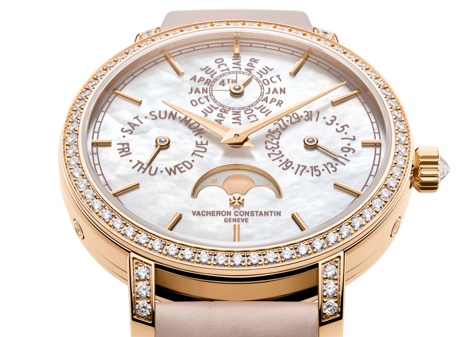 Close-up view - Packshot - Watch - Traditionnelle perpetual calendar ultra-thin - 36.5 mm Pink Gold with Alligator leather strap