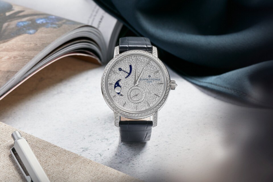 Other view - Lifestyle product photo - Watch - Traditionnelle moon phase - 37.5 mm White Gold with Alligator leather strap