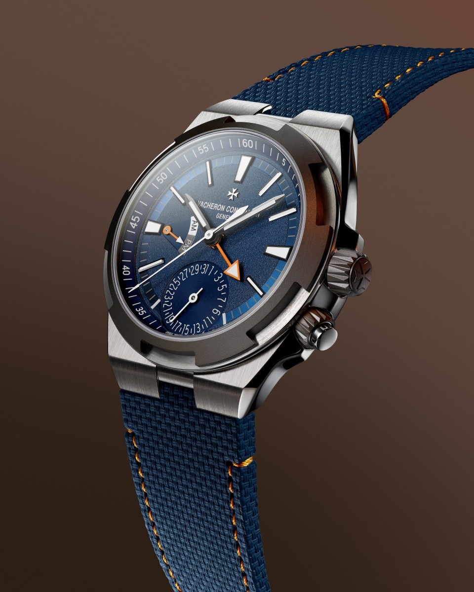 3/4 view - Packshot - Watch - Overseas dual time Cardinal Points - East - 41 mm Titanium with Rubber, Titanium straps