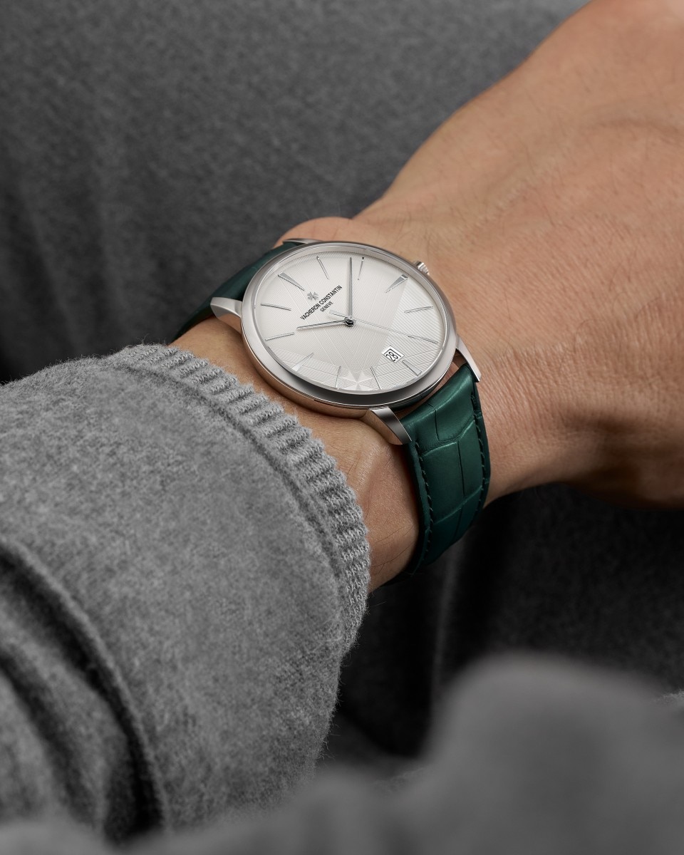 Alternative view - Lifestyle product photo - Watch - Patrimony self-winding - 40 mm White Gold with Alligator leather strap