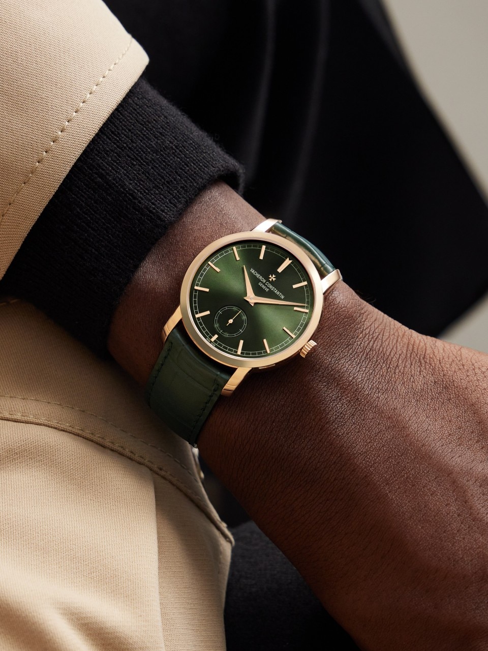 - Lifestyle product photo - Watch - Traditionnelle manual-winding - 38 mm Pink Gold with Alligator leather strap