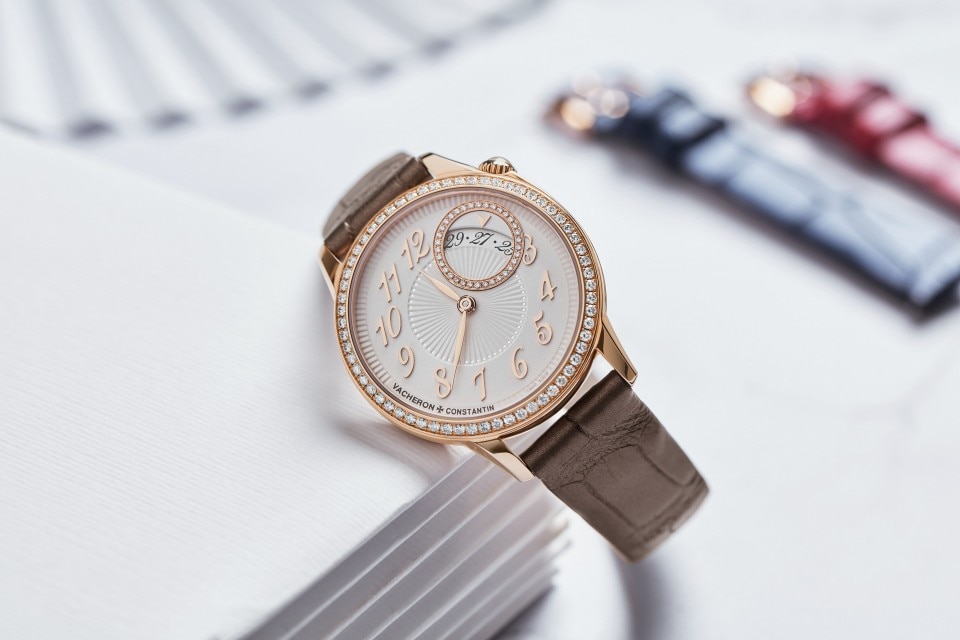 Other view - Lifestyle product photo - Watch - Égérie quartz - 30 mm Pink Gold with Alligator leather strap