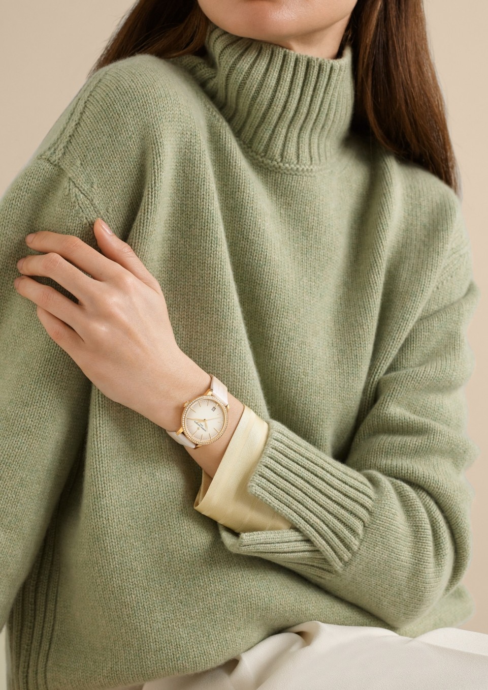 - Lifestyle product photo - Watch - Patrimony self-winding - 36.5 mm Pink Gold with Alligator leather strap