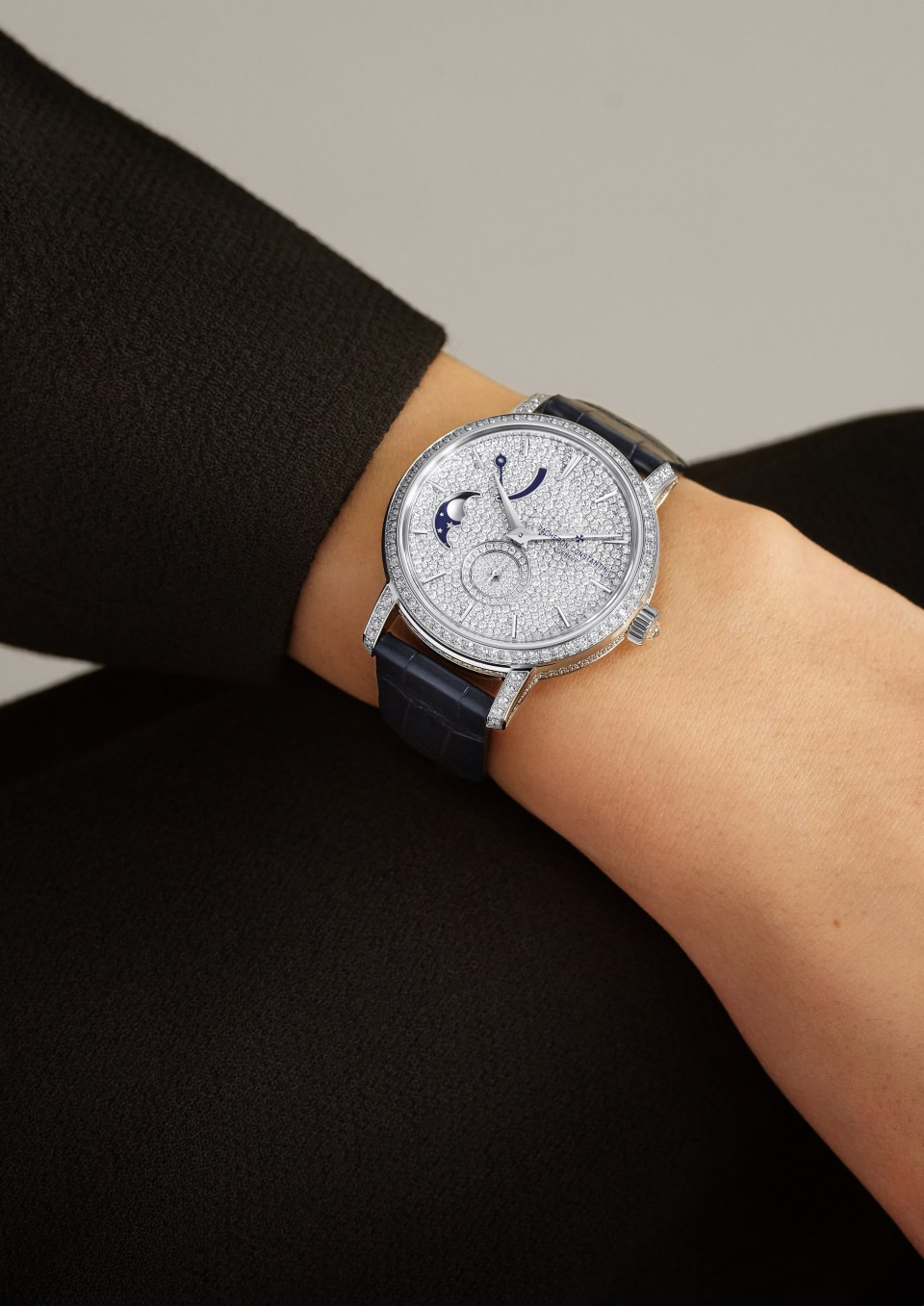  - 生活风格作品照片 - 腕表 - Traditionnelle传袭系列月相 - 37.5毫米 白金 隽永 鳄鱼皮 表带