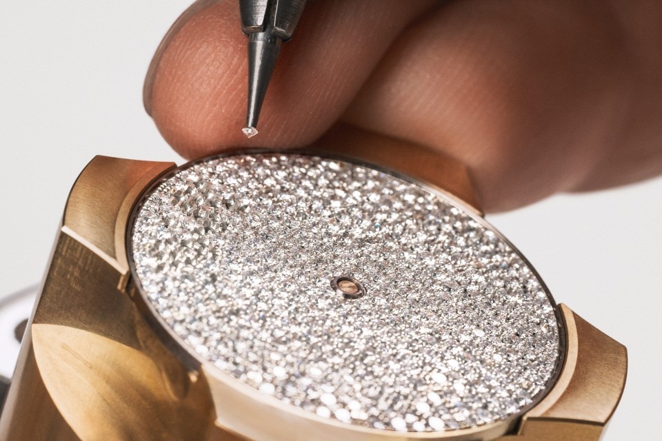 Other view - Reportage - Watch - Patrimony self-winding jewellery - 37 mm White Gold with Alligator leather strap