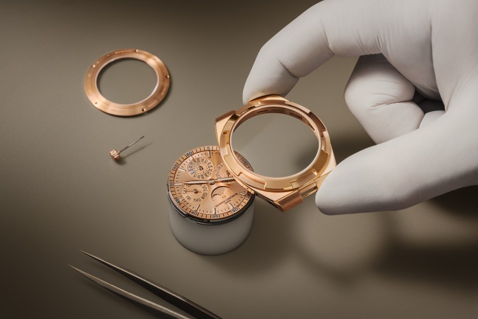 Alternative view - Image - Watch - Overseas perpetual calendar ultra-thin - 41.5 mm Pink Gold with Rubber strap