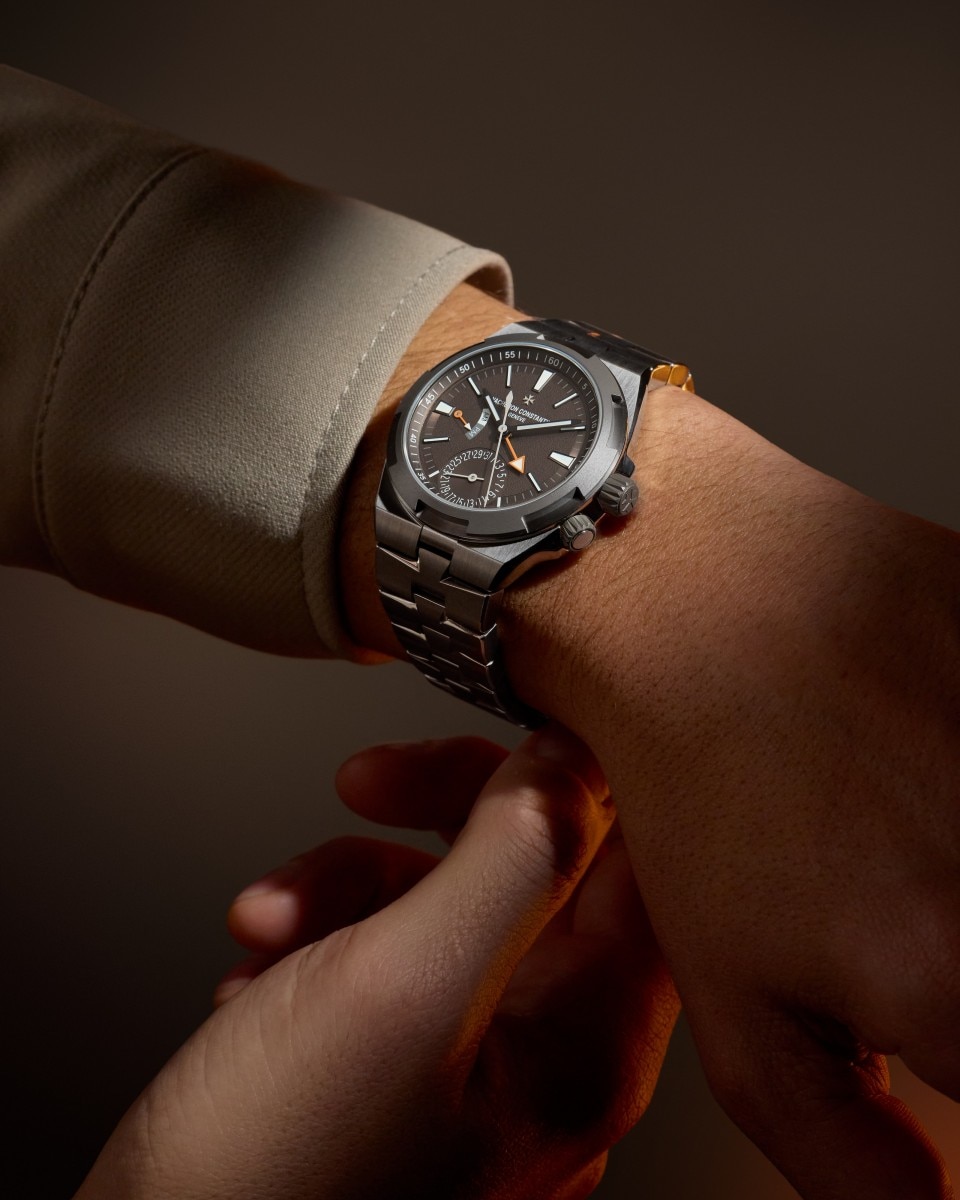 Alternative view - Lifestyle product photo - Watch - Overseas dual time Cardinal Points - South - 41 mm Titanium with Rubber, Titanium straps