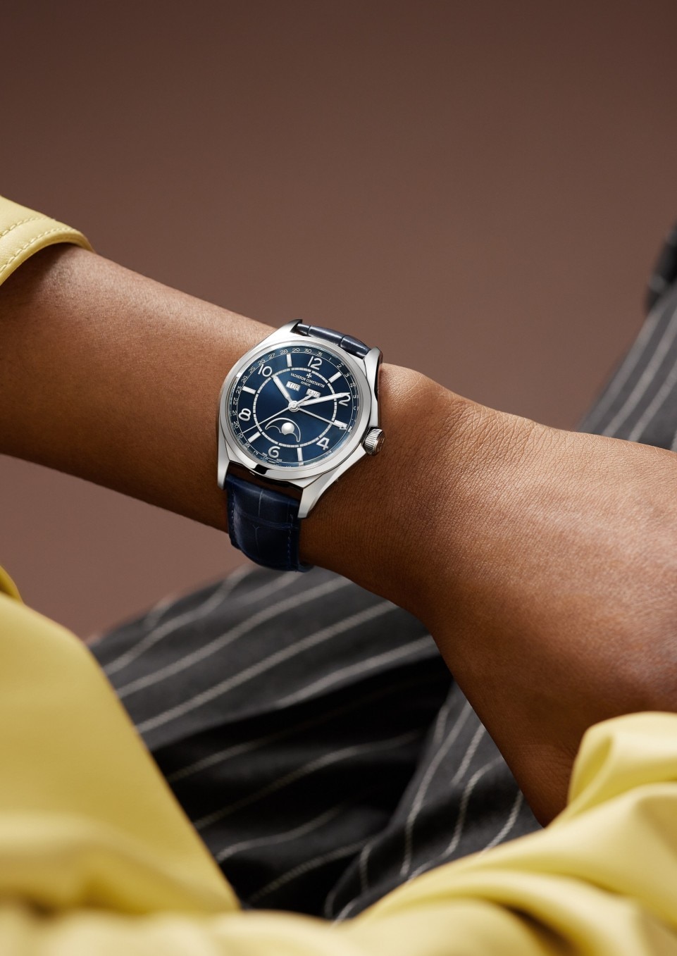 - Lifestyle product photo - Watch - Fiftysix complete calendar - 40 mm Steel with Alligator leather strap