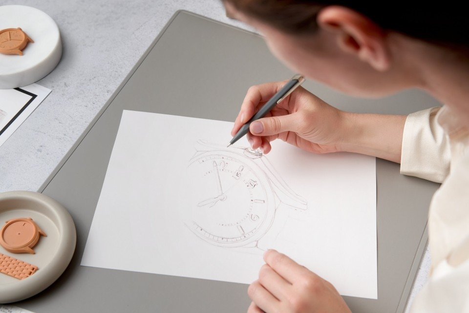 Other view - Reportage - Watch - Fiftysix self-winding - 40 mm Pink Gold with Calfskin leather strap