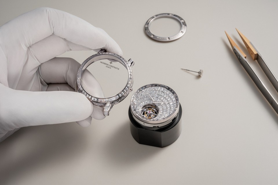 Other view - Packshot - Watch - Traditionnelle tourbillon high jewellery - 41 mm White Gold with Alligator leather strap