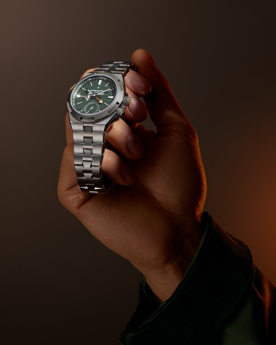 Alternative view - Lifestyle product photo - Watch - Overseas dual time Cardinal Points - West - 41 mm Titanium with Rubber, Titanium straps