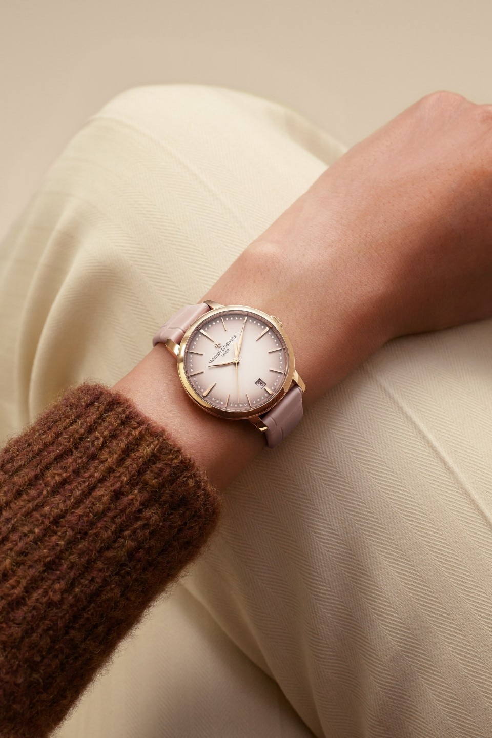 - Lifestyle product photo - Watch - Patrimony self-winding - 36.5 mm Pink Gold with Alligator leather strap