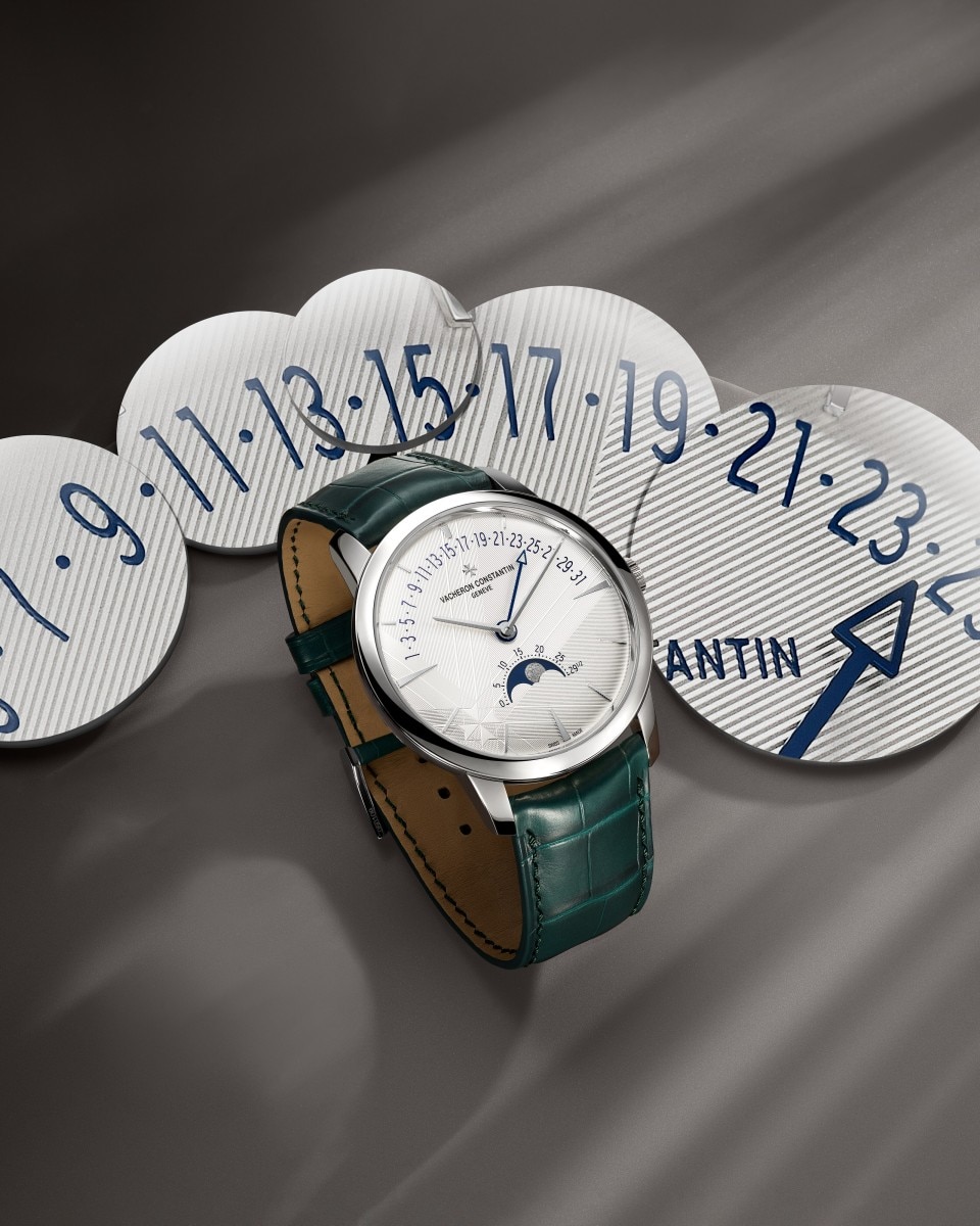 可选视图 - 生活风格作品照片 - 腕表 - Patrimony传承系列月相逆跳日历腕表 - 42.5毫米 白金 隽永 鳄鱼皮 表带