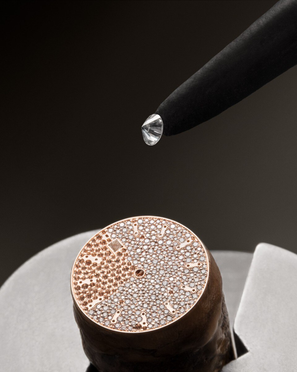  - Image - Watch - Overseas self-winding high jewellery - 35 mm Pink Gold with Alligator leather, 18K pink gold, Rubber straps