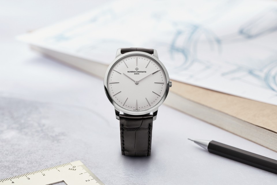 Other view - Lifestyle product photo - Watch - Patrimony manual-winding - 40 mm White Gold with Alligator leather strap