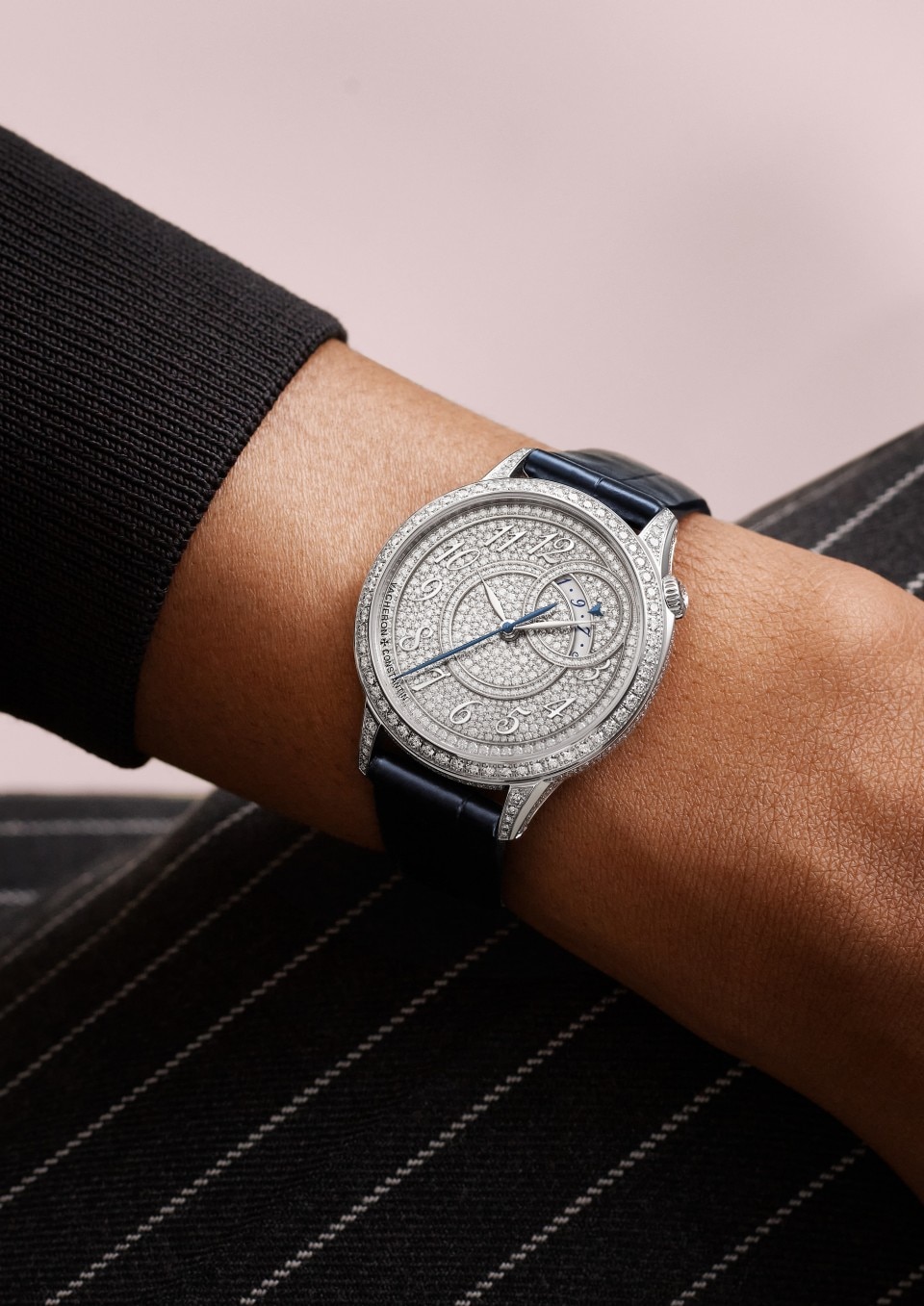 - Lifestyle product photo - Watch - Égérie self-winding - 35 mm White Gold with Alligator leather, Satin-effect calfskin leather straps
