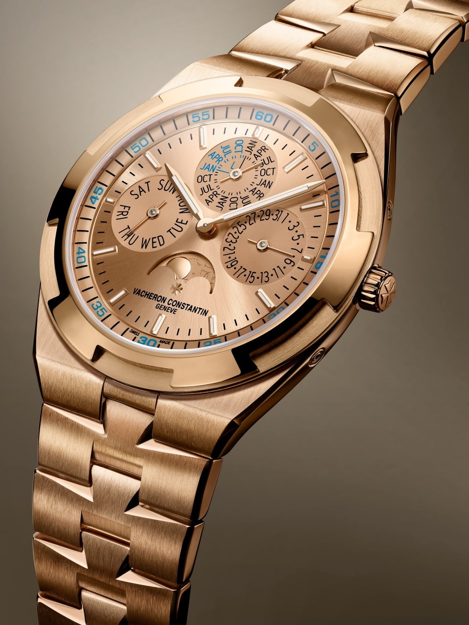 3/4 view - Image - Watch - Overseas perpetual calendar ultra-thin - 41.5 mm Pink Gold with Rubber strap