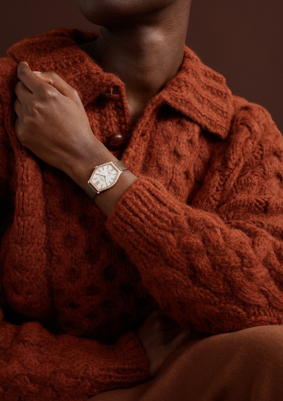 - Lifestyle product photo - Watch - Malte manual-winding - 34.4x28.4 mm Pink Gold with Alligator leather strap