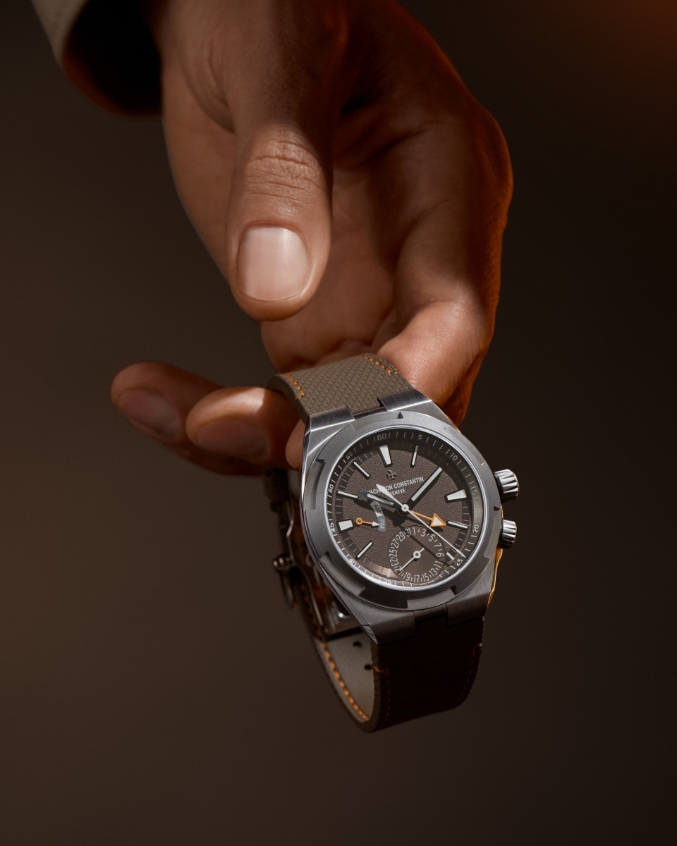 Alternative view - Lifestyle product photo - Watch - Overseas dual time Cardinal Points - South - 41 mm Titanium with Rubber, Titanium straps