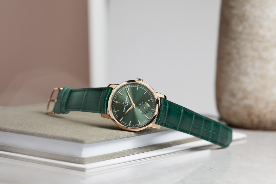 - Lifestyle product photo - Watch - Traditionnelle manual-winding - 38 mm Pink Gold with Alligator leather strap