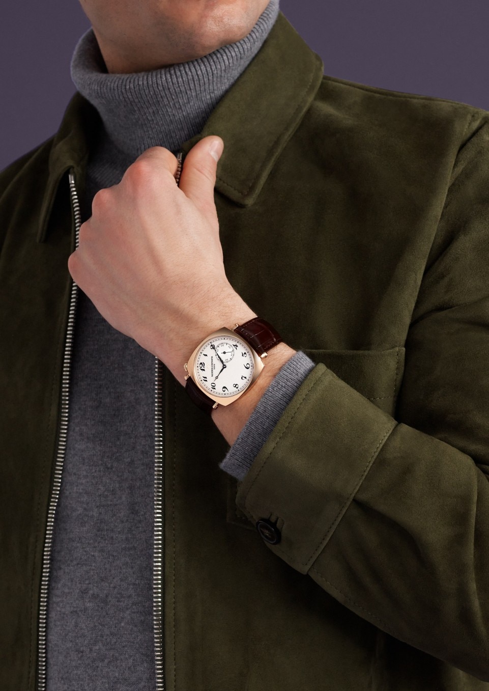 Other view - Lifestyle product photo - Watch - Historiques American 1921 - 40x40 mm Pink Gold with Alligator leather strap