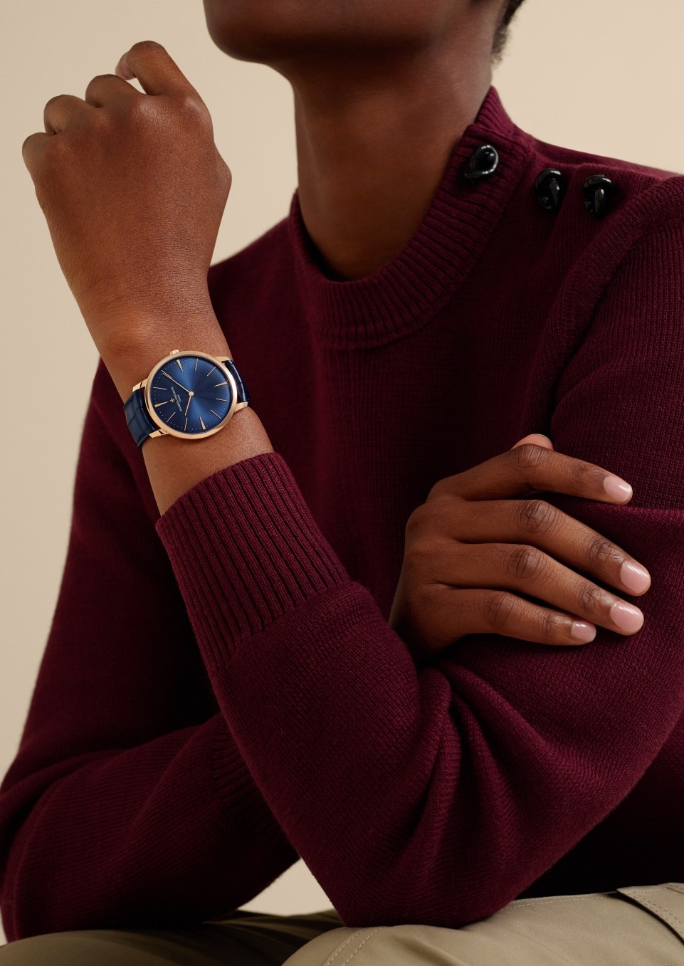- Lifestyle product photo - Watch - Patrimony manual-winding - 40 mm Pink Gold with Alligator leather strap