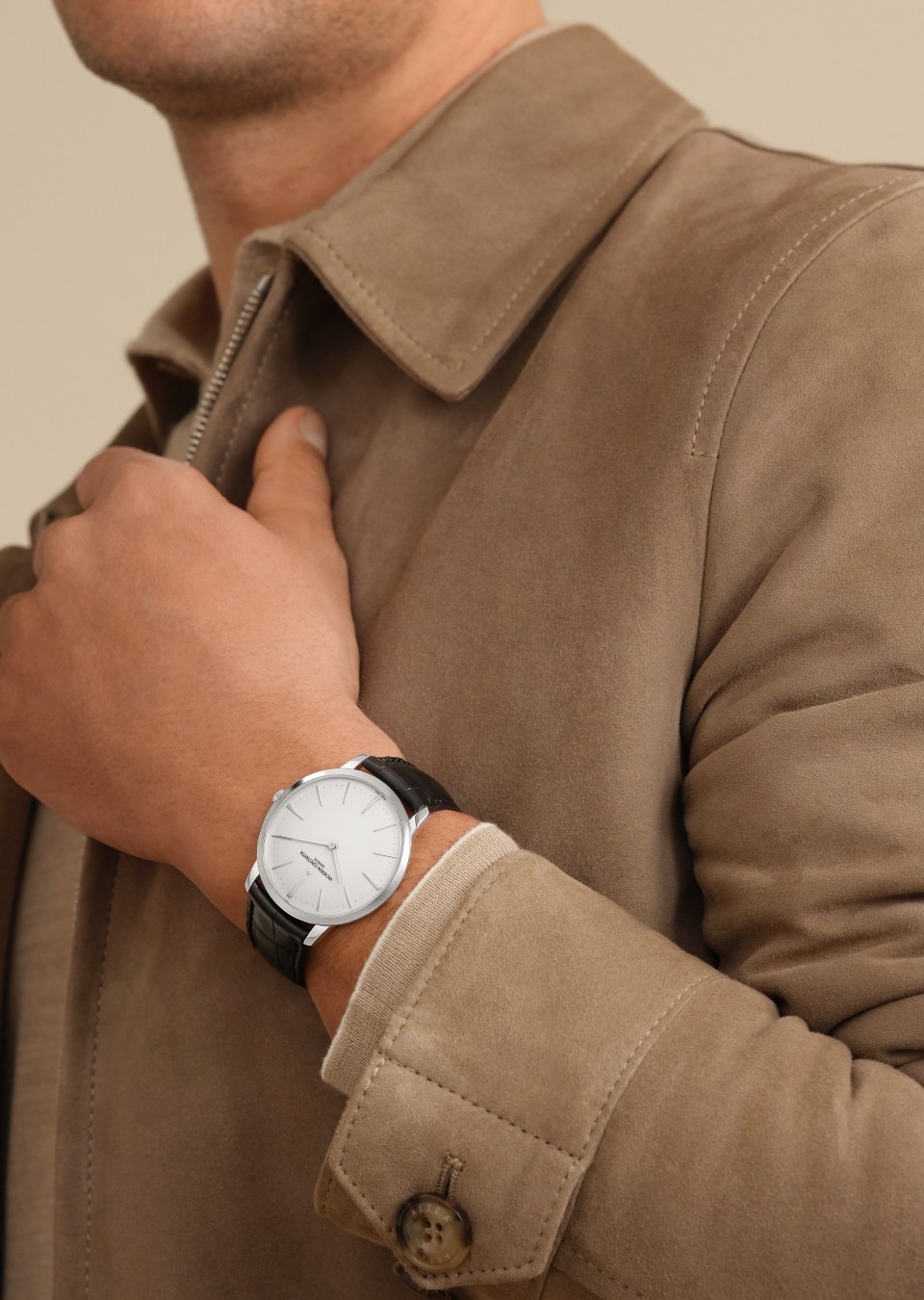 - Lifestyle product photo - Watch - Patrimony manual-winding - 40 mm White Gold with Alligator leather strap