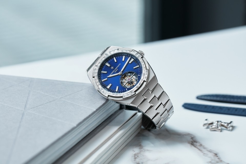 Other view - Lifestyle product photo - Watch - Overseas tourbillon high jewellery - 42.5 mm White Gold with Grained calfskin leather, Rubber straps