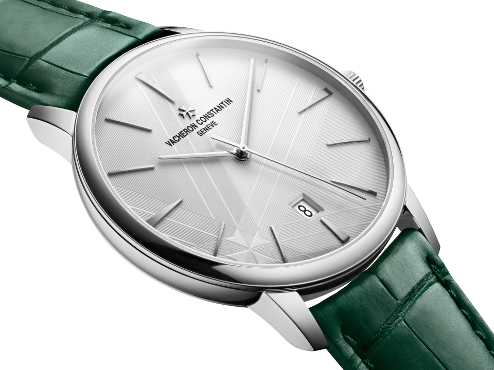 3/4 view - Packshot - Watch - Patrimony self-winding - 40 mm White Gold with Alligator leather strap