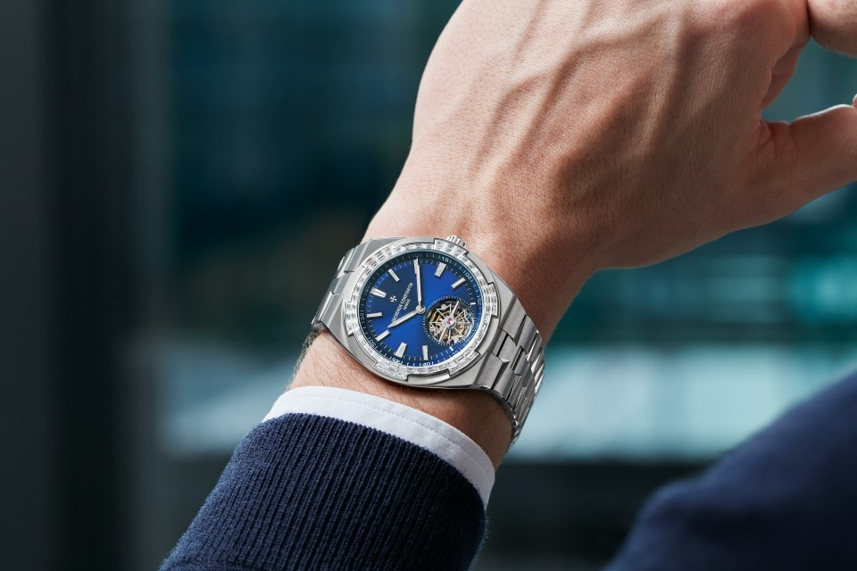 Other view - Lifestyle product photo - Watch - Overseas tourbillon high jewellery - 42.5 mm White Gold with Grained calfskin leather, Rubber straps