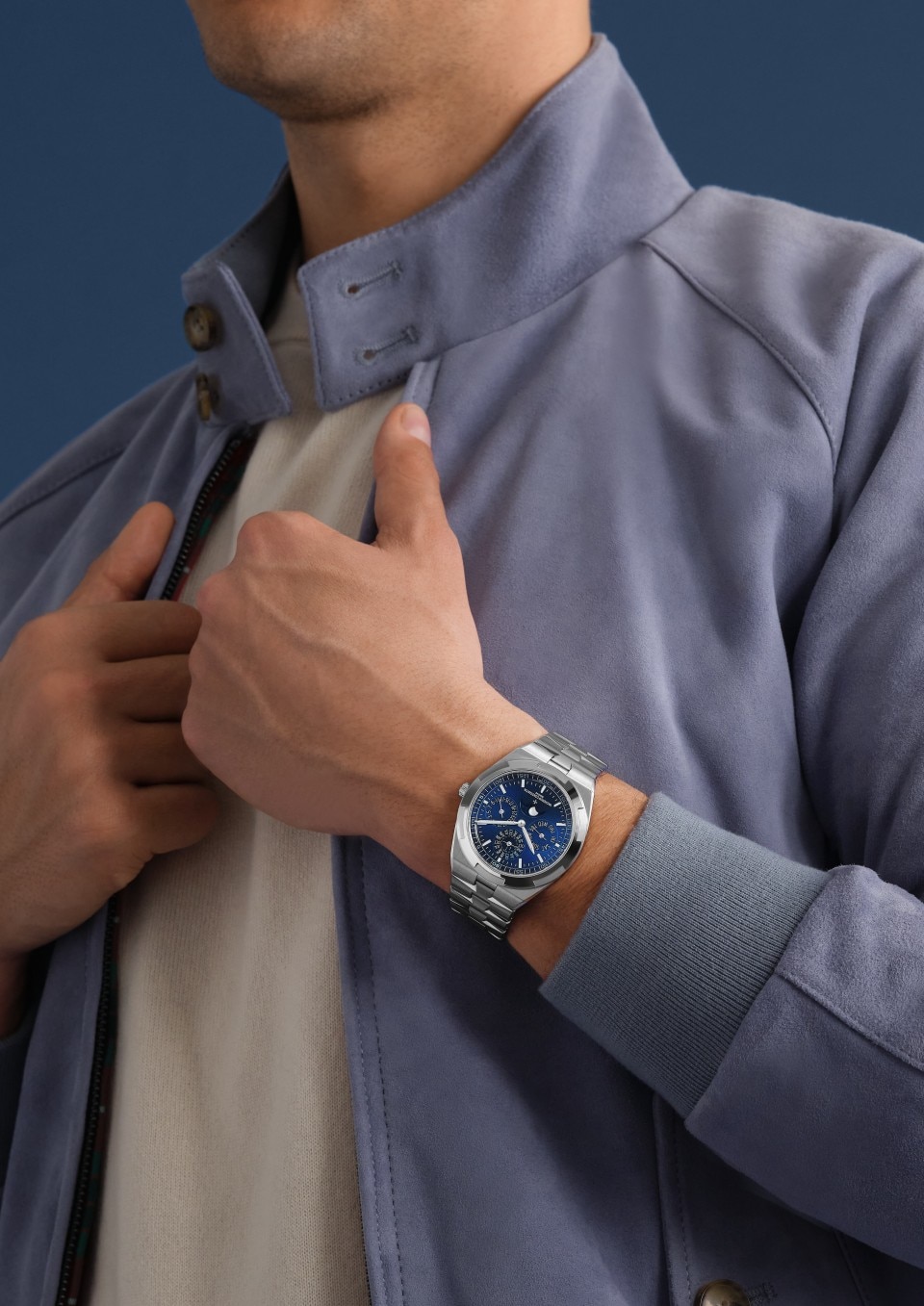 - Lifestyle product photo - Watch - Overseas perpetual calendar ultra-thin - 41.5 mm White Gold with Rubber, Grained calfskin leather straps